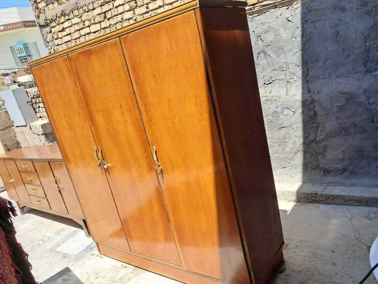 عندي غرفة وبوفيه للبيع استفسار على هذا رقم ***********
