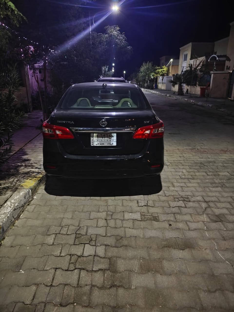 السلام عليكم
نيسان سنترا وارد امريكي 2019

السياره مواصفات Sv بصمه وايكو وباقي المواصفات 
بيه جاملغ مبدل وبنيد مصبوغ.
رقم كربلاء معوقين باقي 4 اشهر وتصير حره .

السعر 90 
مكان السياره نجف 
 ***********
