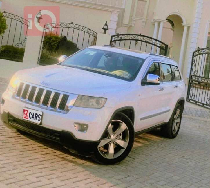 جيب لاريدو موديل ١٣ لون ابيض 
فول مواصفات لمتد خليجية 
بيهه طخة بارد بالجاملغ الامامي عكس السايق ومكحل 
وبيك رصعة بالجنطة مكحله وبية طخة بهلال الباب اقل الشبر مصلحة ومصبوغه 
محرك ٣٦٠٠ sxt 
٥ انظمة قيادة 
فتحت سقف السيارة ماشية ٢٢٠ كيلو 
سعرها ١٥٥ ورقة
ترهم مراوس بشي احدث كوري او امريكي حسب القناعة 
متواجد واتساب *********** بغداد, العراق
