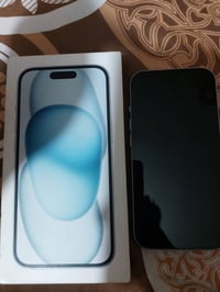آيفون ١٥ • ١٢٨ جيجا • بطارية ٩٨%