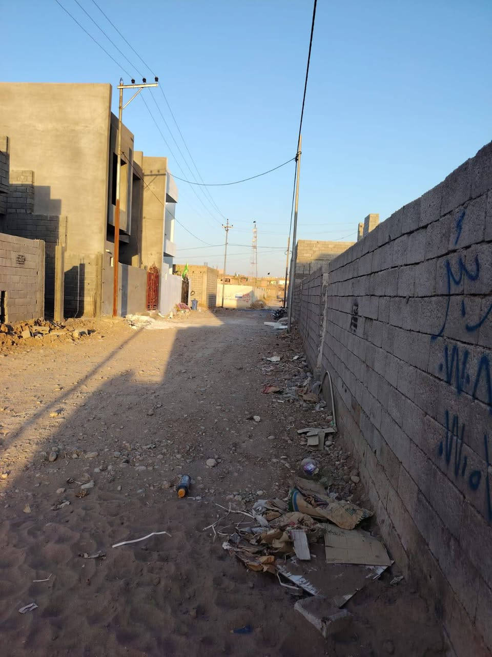 هيكل للبيع 150 متر خلف مدرسة ابن خلدون بيه غرفتين نوم هول استقبال مطبغ حار بارد بيه بيتونه
خدمات ماي كهرباء واصل باقي فقط تبليط فرع 
رابع قطعه من شارع رئيسي
سعر 50 بيه مجال
***********
