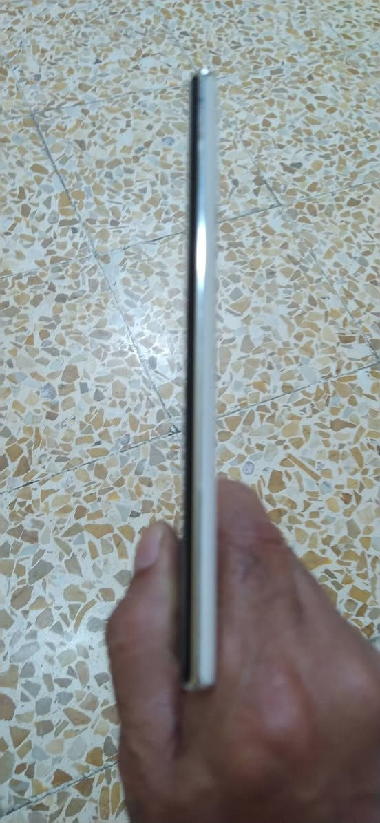 كلكسي نوت 10نظيف للبيع السعر ع الخاص وتساب***********
