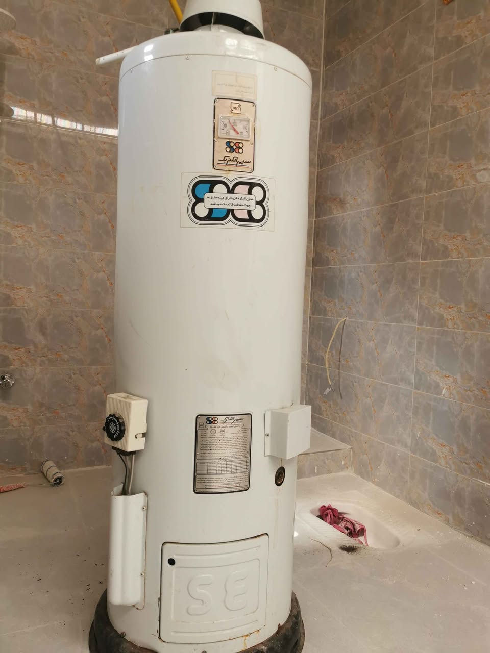 گيزر سوبر التريك غازو كاره با زور خاوينه به شه رت ته نها حه جمي گه وره يه بو شويني من نابي 220 لتر شوين حاجياوا *********** أربيل, العراق

