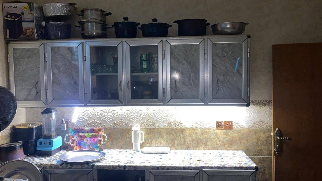 السلام عليكم اغراض للبيع ب سعر جداً مناسب سبب البيع ح ننتقل بيت صغير و مابي مساحة 

طباخ شغال فول فرن و عيون كلهن 
ميز بلازما نظيف جداا 
معرض كبير و حلو و نظيف
جرباية نفر مصار ٥ اشهر من مشترينها
كنتور خشب اصلي تفصال ٦ ابواب و ميز مراية
مجمده شغاله تجميد فول
و براد شغال 
بوفيه 
و كنتور ثاني ٣ ابواب  
و مبردات ٢ شغالة 
كااونتر نظيف خلل فقط ب جرارات و طبقه الفوك مال كاونتر

التواصل عل الرقم.  ‏‪***********
