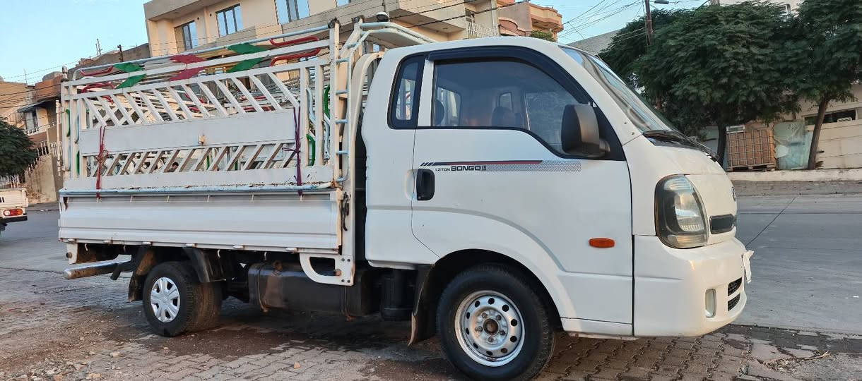 سەرەتابەناوی خوا 
کیا بیلاد 2009
سعری 60گەڵا 
3000 سۆپەر مەکینە ڕەش
بریکی بەسراوە
کارەبای بەسراوە 
ناو بودی بەسراوە 
دەق
عمی بەسراوە 
چەم چەی جەلال حەداد
6تایەی لوک 
دەبڵ سپێری لە گەڵە
***********
***********
