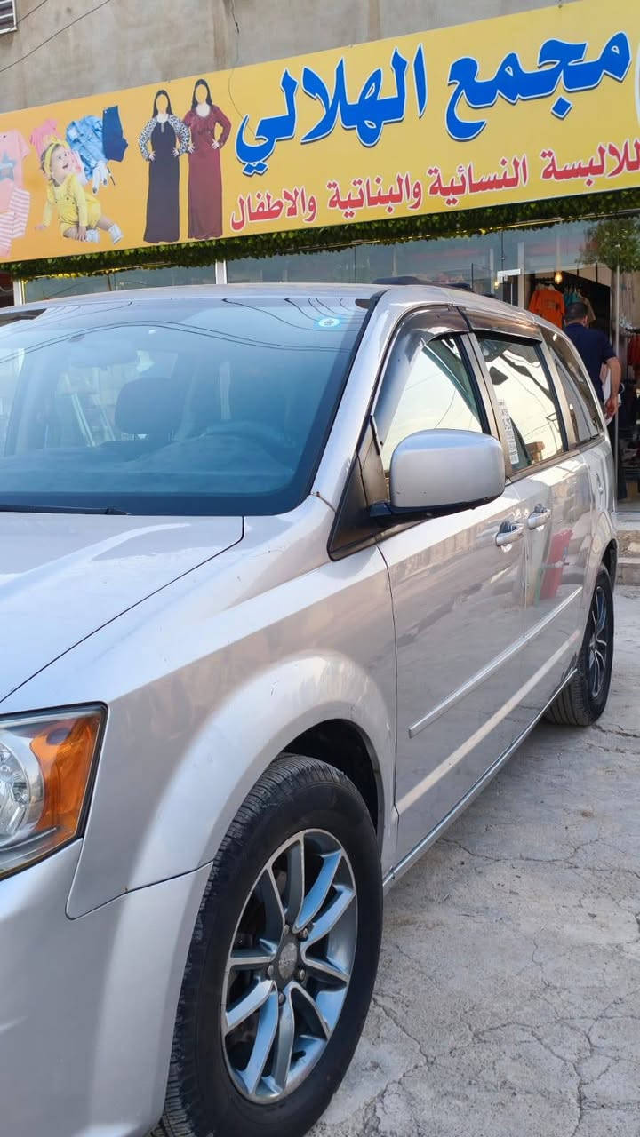 دوج كرفان موديل 2012
✅مواصفات SXT
✅بيبان كهرباء 
✅ جام كهرباء
✅جنطة كهرباء 
✅تبريد 3 قطع ثلج 
✅داخل اسود
✅كشنات قماش
✅شاشة 
✅كاميرة 
✅نضام ECO
✅رقم انكليزي
 حادث مبدل بابين النفر والسلايد وطختين بل جاملغ  
السيارة  مثل الصورة  بدون نقص و جاهز و نضيفة
سنوية جديدة بأسمي 
گير محرك خير من الله 
 السعر120$ 
مكان السيارة موصل
رقم نينوى  

للاتصال ***********
‏‪***********‬‏
