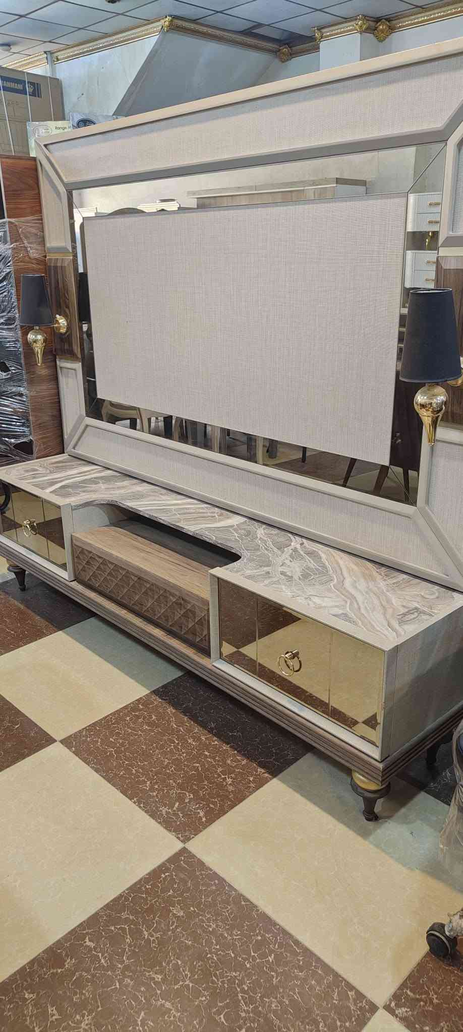 مجمع القيصر الاثاث حي الاسره والمفقودين قرب مول ماشاءالله لبيع وشراء ***********
