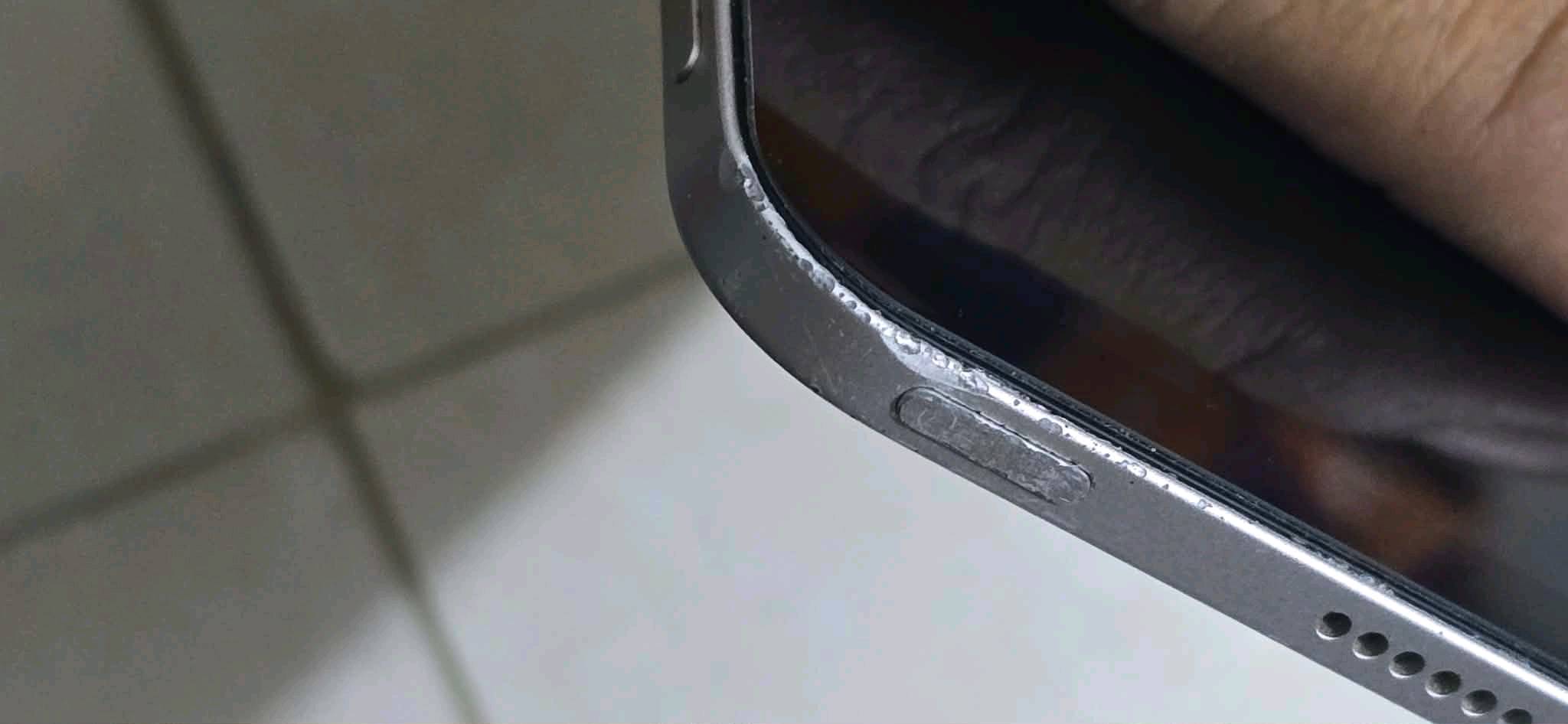 للبيع آيباد برو 11 (الجيل الثالث 2021) شريحة M1 - مساحة 128 جيجا 📦الملحقات: الكرتون الأصلي مع الشاحن الأصلي الكامل.الفيس آيدي (Face ID): متوقف (يفتح برمز قفل عادي).البطارية: صحتها 74% (أدائها مقبول).النظافة: الشاشة والظهر نظيفة جداً، توجد شلوخ سطحية بسيطة بالإطار بجانب زر الباور لا تؤثر على الشغل وتختفي بالكفر.الموقع: بابل / قضاء المسيب (معاينة يد بيد).التوصيل: متوفر لكافة المحافظات 💰 السعر: 600,000 دينار عراقي (وبيه مجال قليل للشراي).📞 للتواصل (اتصال أو واتساب): ***********