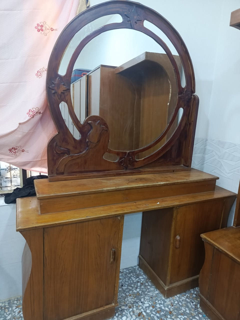 سلام عليكم 
غرفه اخشاب 6 بوب مستعمله للبيع مكاني حله سعر 550
*********** واتساب
