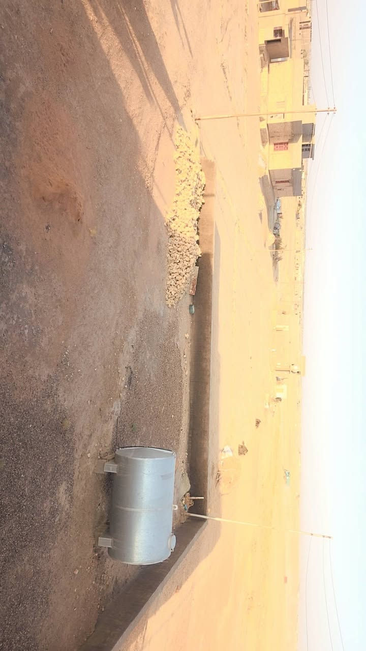 بيت للبيع هيكل مسلح مسيج مساحة البناء 250 متر مساحة الارض المتبقيه 750 متر يتكون من استقبال كندور غرفتين صاله مطبخ مخزن خارجي صحيات خارجيه في منطقة زنكوره بالقرب من قاعة المرحوم ابراهيم ضايع السعر المطلوب 50 مليون وقابل للتفاوض للاستفسار ***********
