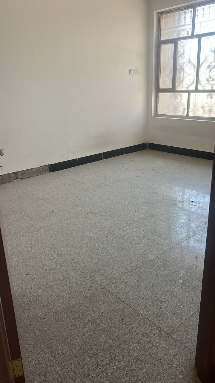 يا الله عرضنا لهذا اليوم بيت للايجار مساحه 190  متر طابقين 
يحتوي على 4  غرف نوم 
سعر الايجار 750  الف 

​📍 الموقع: بابل، حي الجامعه مقابيل كلية الصيدله 
​للاستفسار  الاتصال   غلى الرقم ***********
