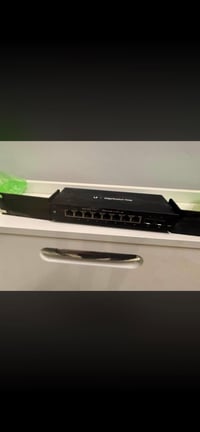 هب ubnt ايدج سويج  8 بورت كيكا  بور+داتا  يشتغل ع٢٤ فولت  يتحمل من100ا...