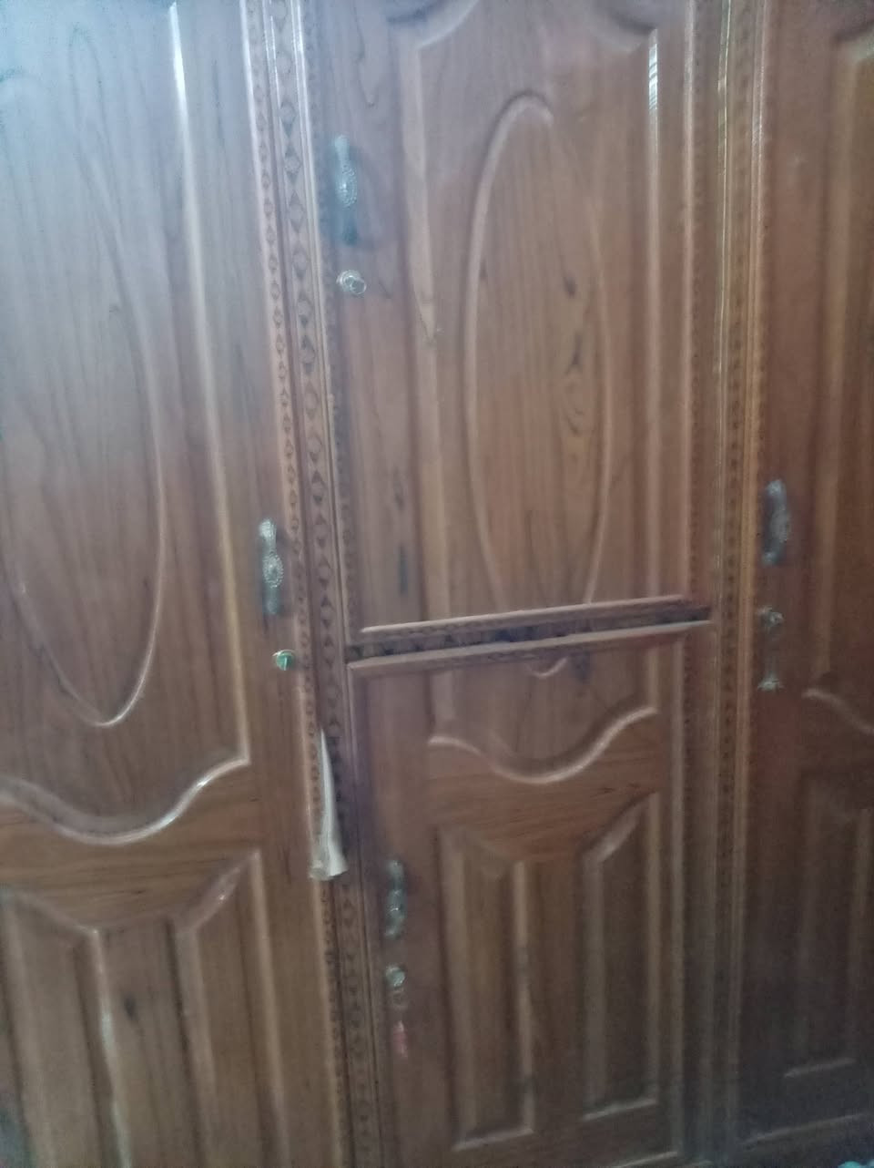 مكلفة بالنشر 
بوفيات ٢
وكناتير ٢
وبراد ماء
وكاونتر
وسرير خشب
العنوان حي الحوراء شارع ابو الفضل للاستفسار
***********
