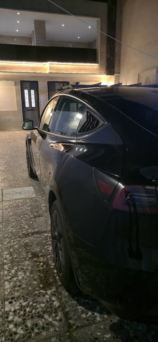 Tesla model y dual motor
دبل ماطور لونك رينج 2024 لون اسود داخل اسود حادثه بابين 

العكس السايق ولوراه بدون ايرباك السياره ماشيه 16كيلو متر 
 
250 وبيه مجال حك الجيه بس 

***********
