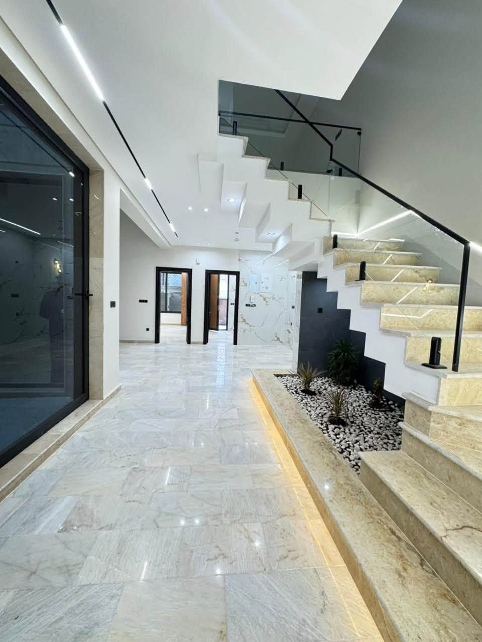 عرض رقم (65)   نـادر  الاولـى 
🏗️🧱 دار حــــديث للبيع " طابو ملك صرف
" 
فـٓــــي نـادر   الأولى 
_________________
مساحـــــة  الـدار 187,5متر  

الــواجـهـة 7,5 مــــتر
 الـــــــنزال 25 مــــتر 

البناء حـــــــــديث جداً 

🔹 عرض الشارع 10 مـتر 

🔹 يتكــون طابقيــن
🔹 عدد الغرف (4) 
🔴 باقي التفاصيل موضح في الفيديو 

_________________

للأستفســـــــار عــــــن  الدار  و سعــــــــر يرجـــــــىٰ تـــــــرگ تعليـــــق (الســعر  ) #وسيتــــــم #الـــــرد #خــــاص
____________________________________
لمــزيد من المعلومات الاتصال علـى الرقـم 
*********** المحامي علي الشرفـه 
*********** ســـيد حسنــين 
***********  ســــيد مـرتـضى 
او زيارة مكتبنا الكائن 
في الحلة  شارع 40 - بناية حلويات السمؤال

#الحلة
#بابل
#عقار
#دار
