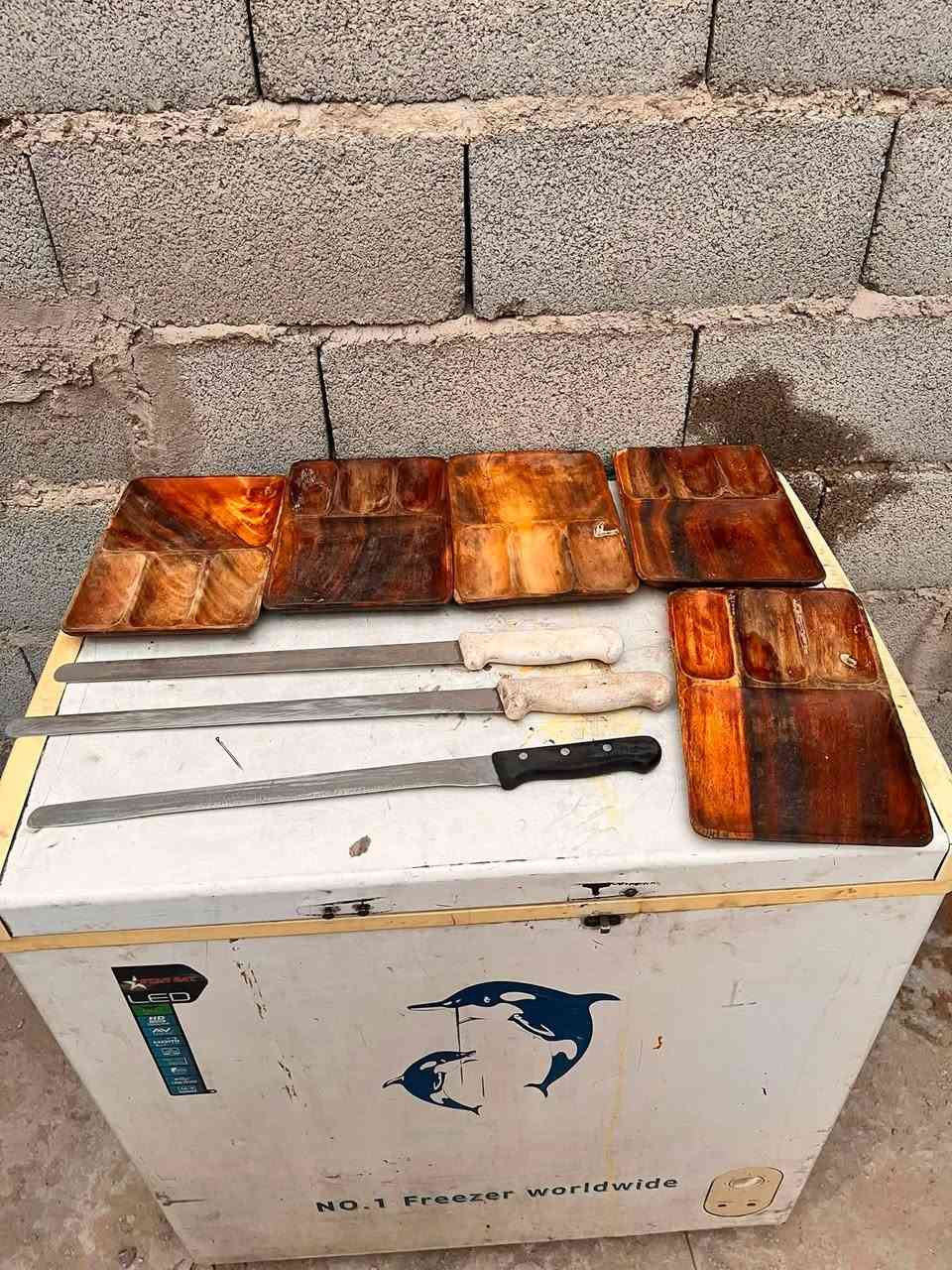 غراض مطعم للبيع 
شوايه كص 5 عيون  هيا وشيشها فقط 
ستان عدد 2 شيش كص استيل 
سجاجين كص الماني اصلي عدد 3 
مستحد الماني اصلي 
ميز حديد مغلون 160*75
كابسا صاج ايطالي 
قوالب خشب تقديم ساج عدد 5 
بلانكان عدد 7 
بطاله كجب وصاج عدد 6 
سجين الماني اصلي 
تخته عظم عاج 
كشر مجمده نضيفه 
طباخ عين وحده 
ستان وروله 
صواني 2 
كلهن شلع ب400 الف قفل 
مكاني بغداد مدينه الصدر
***********
ملاحضه مهمه اليكلي دزلياهن كبل احضره 
توصيل ماعندي
