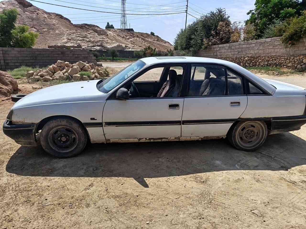 السلام عليكم سياره أوميكا للبيع موديل 89 رقم أبيض سنوية ساقطة وكالة تحويل مباشر السعر 15 ورقة وبيها مجال 
المكان:قرية البوحيات. 
للتواصل :***********
