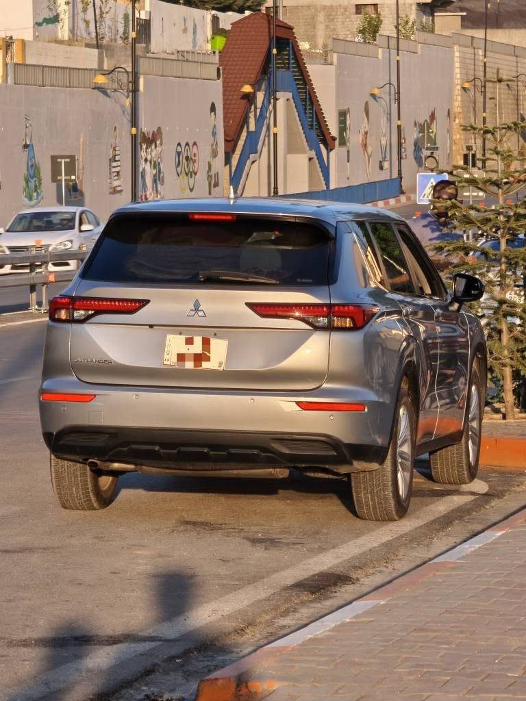 ئاوتلاندەر ٢٠٢٤ زۆر پاک و خاوێن و بێ کێشەیە 
بێ بۆیاغ و بێ لێدان
گێر و مەکینە هەمووی بە شەرت
٧٠هەزار ڕۆشتیە

تایبەتمەندییەکان
 * کامیڕای دواوە (Rear Camera)
 * ڕاگری نشێوی (Hill Descent Control)
 * حەساس (Sensors)
 * دیاریکردنی خێرایی (Cruise Control / Speed Limiter)
 * جام کارەبایی (Power Windows)
 * شاشە (Display Screen)
 * لایتی پێشەوەی لید (Front LED Lights)
 * سیستەمی ئاگادارکردنەوە (Warning System)
 * شاشەی داشبۆرد (Dashboard Display)
 * 4x4 (Four-Wheel Drive)
 * ڕادار (Radar)
 * بڕیکی وەستانی ئەلیکترۆنی (Electronic Parking Brake)
 * ڕاگرتنی ئۆتۆماتیکی (Auto Hold)
 * شێوازی لێخوڕین (Drive Modes)
 * کۆنترۆڵی جێگیری ئەلیکترۆنی (Electronic Stability Control)
 * دیاریکردنی خێرایی خۆگونجێن (Adaptive Cruise Control)
 * هەستەوەری پەستانی تایە (Tire Pressure Monitoring Sensor)
 .
.
.
نرخ ٢٠٥ و کەمێک مەجال 
ژمارە تەلەفۆن 
***********
*********** أربيل, العراق
