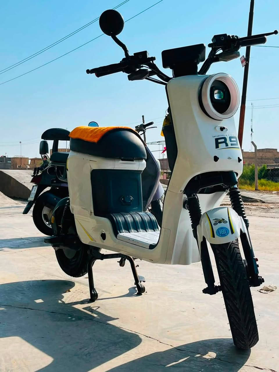 للبيع دراجه شحن فول مواصفات R9. ً.   كفاله دراجه ٥بطاريات  البلوتوث شاشه تشغيل عن بعد نضام سرقه كفاله سعر خاص رقم ***********.    أربع سرع
