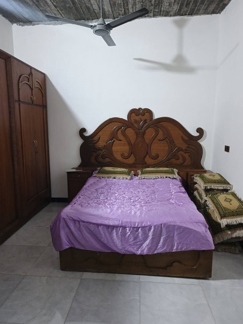 يالله سلام عليكم غرفه خشب عراقي جديد احطاطه كامله سعره 350وبيه مجال شي قليل مكانه فلوجه جبيل تفاصيل اكثر اتصل وادلل ***********//***********
