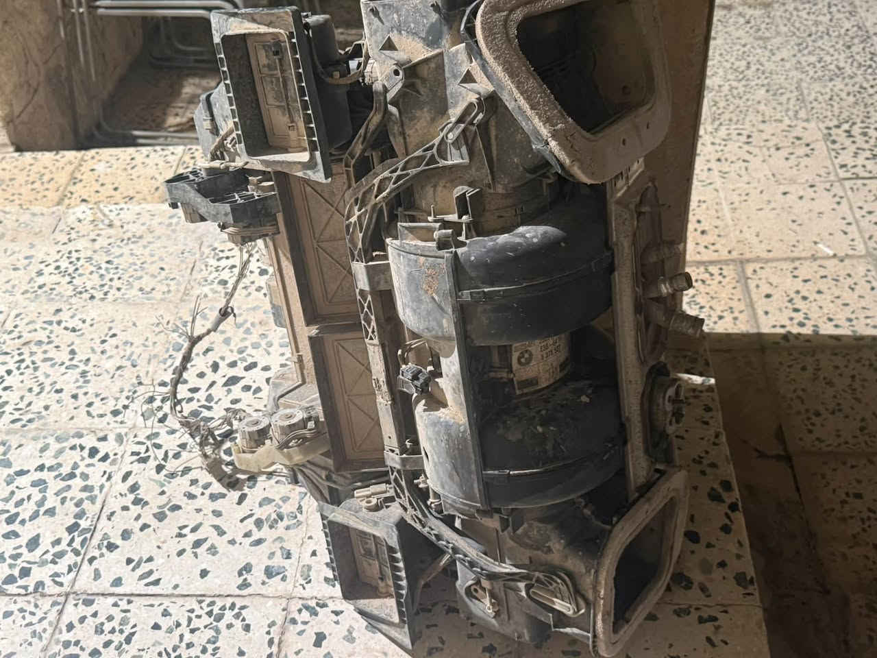 سلام عليكم فريزر للبيع كامل معى ملحقات وماطورات وبوابات كلو بشرط ماي مال شركه بعده مال حاويه مال كاسحه خفاش 
تواصل خاص واتساب ***********
