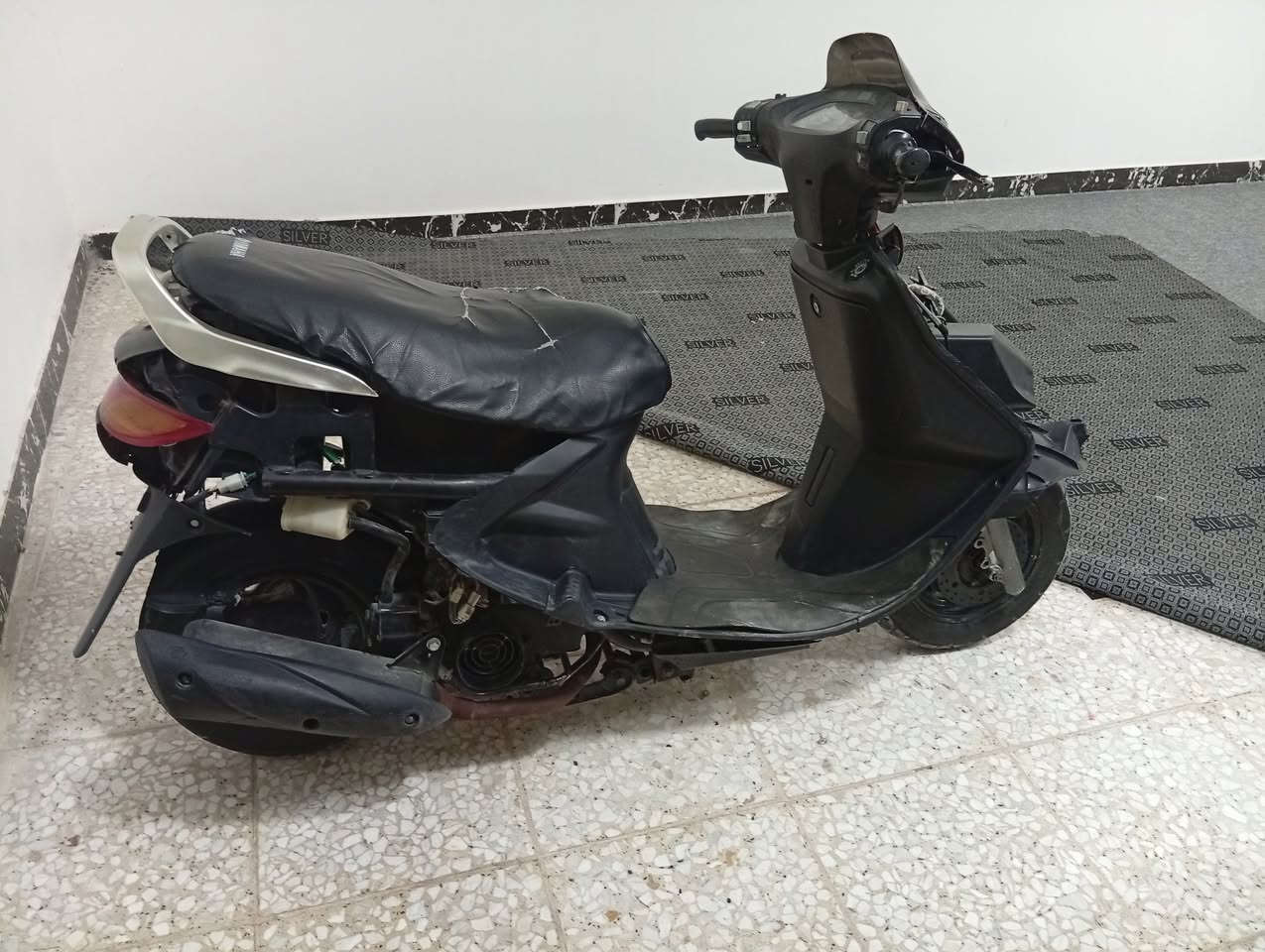 سلام عليكم للبيع دراجه فراشه خير من الله اي نقص ما بيه شغاله الدراجه تشتغل نكره سلف بيهه خيط بخار فقط مكينه مبدل بيه بس ولفات فقط السعر 275 وبيه مجال العنوان نجف شارع المعمل راسلني خاص ....
