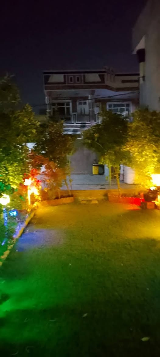 سلام عليكم بعد وعود كاذبه ناس متقلبة مزاج وكلام مهم كلمنه شخصيته ...... بيت للبيع مساحه بيت 340واجهي 17نزال 20 بيه غرفتين نوم 5في خمسه صاله خطار سبع في أربع مطبخ 5في خمسه حولي 7اربعونص حديقه 140سطح شتايكر جديد بيت داخل بناء نظيف حيل حلوه مرتب كلش خارج المنزل ملبوخ خارج ماعده واجهيه وطرمه مطبكه وبس موقع البيت كمير نزال مقابل مركز شرطة الفحامه بيت فرعي عرض شارع عشره  نهايت فرع سند قانوني 25زراعي ملك صرف ابسم حجي سند سعر للبيع 200بيه مجال شراي رقم صاحب البيت ***********
