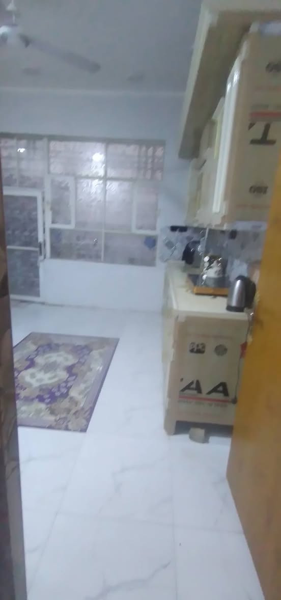 دار للبيع عقد ٢٥ محكمه مساحه 150م  بسعر مناسب🏡🏠
يحتوي عل صاله واسعه جدا💯
استقبال واسع 
مطبخ واسع
سويت كامل (غرفه داخلها صحيات)
بناء طابوك جمهوري 
الأساس +الصقف كونكريت مسلح ⬜🟥
مؤسس لبناء طابق ثاني🧱 
تأسيس كهرباء درجه اولى 💯👍
مؤسسه منضومه كهرباء كامله ⚡
متوفر خط مولد +ماء 
العنوان الكوفه براكيه الثالثه شارع المطار القديم مقابل أسواق الكفيل 
للإستفسار اكثر الاتصال ع رقم ***********
