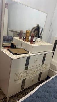 غرفه نوم للبيع تركي اي ضرر مابيها فقط شازلونه مابيها جربايه سعره ٤٠٠ ا...