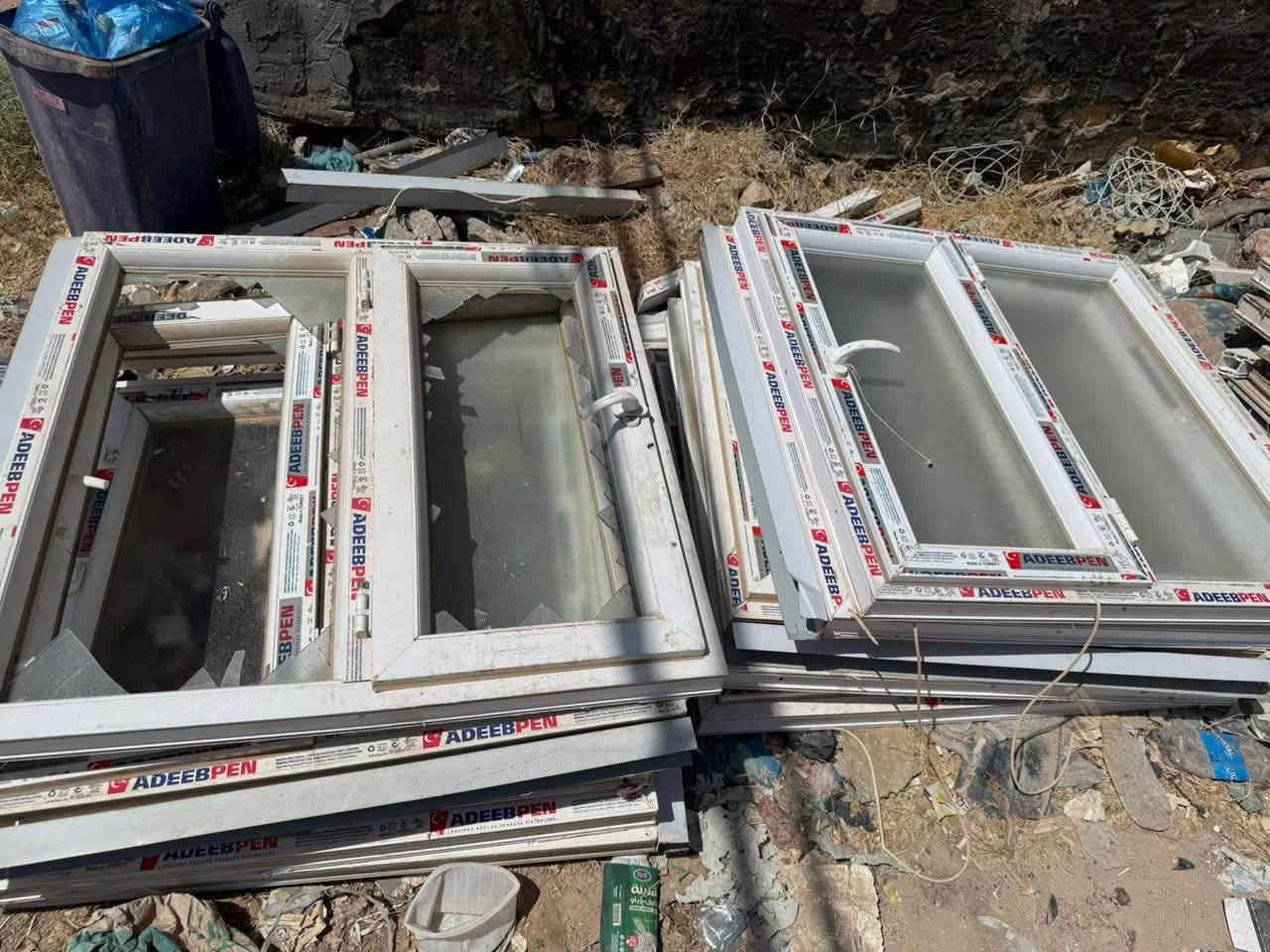 بيبان وشبابيك للبيع 10 شباك و10 باب عادي و9باب طلاكه ونص موجودات بلنجف للاستفسار
***********
