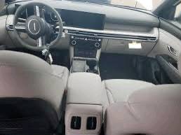 هيونداي توكسان 2026 فول بنوراما داخل ابيض هايبرد تدفئه كشنات
 خمس كامرات+كامره ٣٦٠
Remote Smart Parking Assist — ركن ذاتي/عن بُعد.
مقاعد جلد.
مقاعد أمامية مبردة ومدفأة.
مقاعد خلفية مدفأة.
دركسون جلد مدفأ.
فتحة سقف بانورامية.
نظام صوت Bose Premium.
Apple CarPlay وAndroid Auto لاسلكي.
شحن لاسلكي للموبايل.
باب خلفي كهربائي يفتح تلقائياً.
مثبت سرعة ذكي Smart Cruise Control 2.
مرايا خارجية مدفأة.
مرآة داخلية تعتيم أوتوماتيكي مع HomeLink.
مفتاح رقمي Hyundai Digital Key 2 Premium. 
للاستفسار الاتصال على *********** هاتف
*********** واتساب