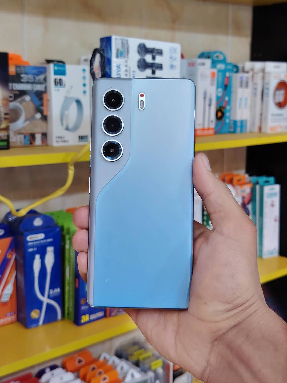 مستخدم TACNO CAMON 40 PRO 5G ✨♥️
بيع _شراء _أستبدال 💜👇
ألمواصفات 👇♥️
ذاكره 256
عشوائيه16
نضافه 95

jndt. o بيج الأنسته كله مستخدم
للتواصل واتساب ***********
