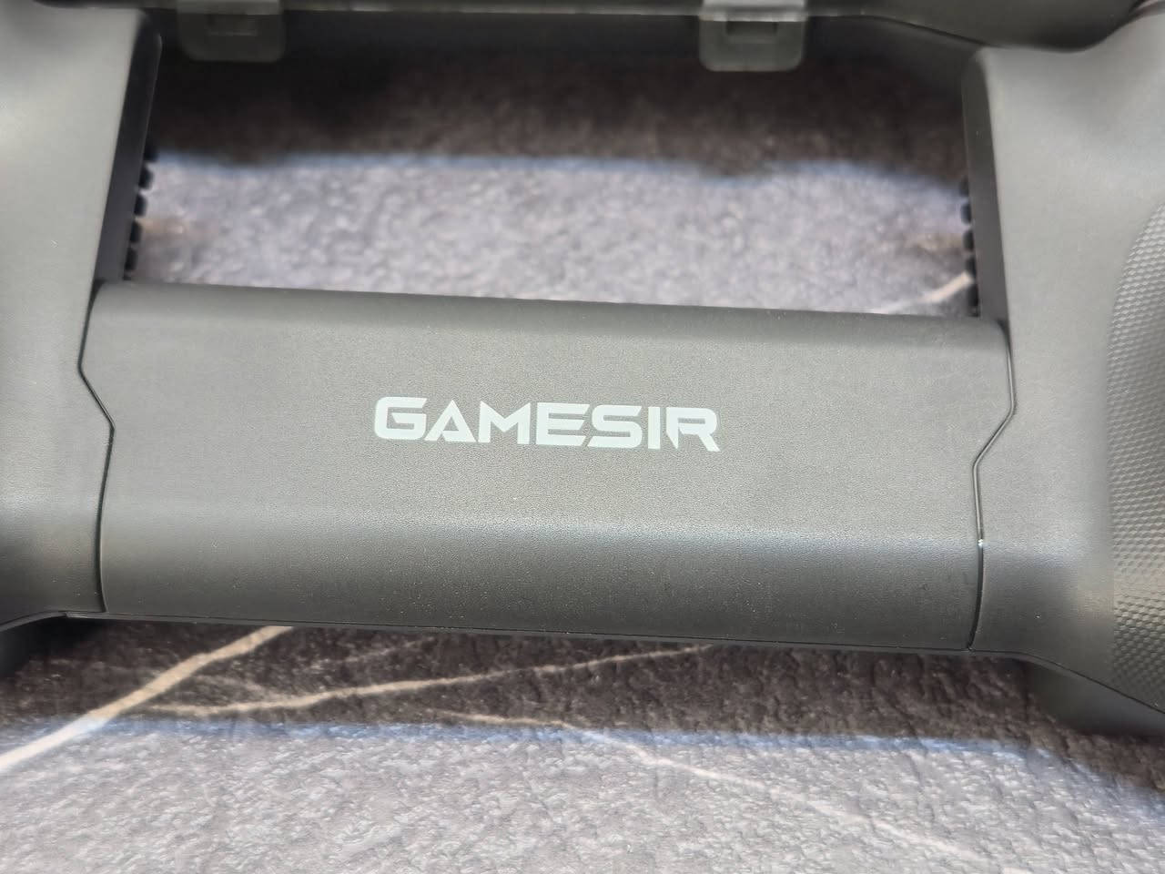 🎮 حوّل موبايلك إلى جهاز ألعاب احترافي مع يد التحكم من GameSir!
إذا كنت من محبي ألعاب الموبايل وتريد أداءً احترافياً واستجابة سريعة بدون تقطيع أو تأخير، يد التحكم من GameSir هي الخيار المثالي لك!

​✨ المميزات:

​🎯 دقة عالية في التصويب والحركة: استجابة فورية تمنحك الأفضلية في ألعاب الأكشن والبلاي ستيشن.

​✋ مريحة لليد: تصميم مريح لمنع الإجهاد أثناء الجلسات الطويلة.

​📱 قابلية للتعديل: تناسب أجهزة الموبايل بمختلف الأحجام.

​⚡ جودة تصنيع متينة: أزرار ومحاور تحمل استخداماً مكثفاً.

للاستفسار، يرجى التواصل عبر الاتصال أو الواتساب على الرقم ***********، او عبر الرابط https://wa.me/message/TZ6U44S42JMOD1
