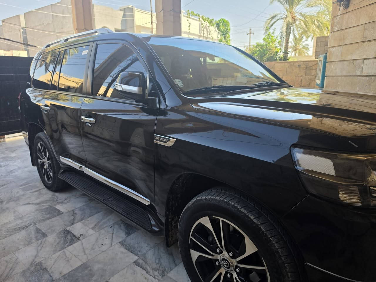 السلام عليكم
لاندكروز (GXR  ( V6    شركات 
موديل 2019  
ممشة السيارة 231 الف كيلو متر 
المواصفات 
كشانة مخمل 
فتحة سقف 
2 اير باك 
2 بصمة 
دبل ماوس 
لايت زينون زركات لايت 
شاشات خلفية 
كامرة خلفية + حساسات خلفي امامي 
شاحن واير ليس 
بصمتين من الشركة للتشغيل 
تحكم ستيرن فاليوم +كروز 
مري شفط وتحكم
تحكم  لايت سنسور + زراكات 
محرك (مفتوح معمر جديد كله اصلي قبل شهرين ) 
( من اكلك محرك مفتوح يعني معمر =فتح براغي بنيد ) 
تخم تاير جديد دلوب ياباني 
حدايدية صدر وكير مكفول وبلادي 
داخل السيارة الغرفة نظيفة جدا 
السيارة مكفولة من صبغ وضربة 
ماعدا مكانين بارد زغار +  كم رصعة وشخوط بسيطة يرادلها بولش فقط 
السيارة سنوية جديدة 
رقم شبه مميز + كتاب تضليل سنوي من مرور اربيل باقي بي 10 اشهر ويجدد سنويا 
سيارة حلوة وجاهزة ودينار متصرف عليها .... 
السعر 
42500 $ الف دولار وبي مجال بسيط جدا 
يعني 425 & ورقة
,مكان السيارة _ صلاح الدين _ سامراء
التواصل واتس او اتصال ... ***********
