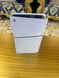 للبيع PS5 بلي ستيشن فايف سلم واحد تيرة أوربي كامل ملحقاتة عدا الكارتون...