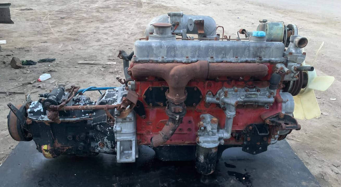 للبيع محرك وكير هينو سته سلندر بيها بخار السعر عشره وبيها مجال  قليل (بيها فطر بلتايم كيس بكد الإصبع ) المكان المحموديه الهاتف ***********
