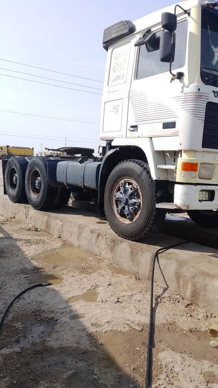 شاحنة • للبيع • بدون تفاصيل