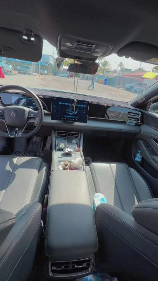 سلام عليكم   كن L  بطاريه 🔋120km

سيارة BYD Qin L DM-i 2025
هايبرد DM-i 5.0
الممشى فقط 20,000 كم
السيارة نظيفة جداً وبحالة الوكالة، استعمال خفيف ومعتنى بيها.

المواصفات والتجهيزات:

• شاشة وسطية كبيرة قابلة للدوران
• شاشة عدادات رقمية
• كاميرات محيطية 360°
• عرض محيطي/شفاف للسيارة 540°
• كاميرات متعددة حول السيارة
• حساسات أمامية وخلفية
• مثبت سرعة متكيف ACC
• أنظمة مساعدة السائق L2 حسب الفئة
• تحذير النقطة العمياء
• تحذير مغادرة المسار
• المحافظة على المسار
• تحذير الاصطدام الأمامي والخلفي
• فرملة طوارئ أوتوماتيكية
• مساعد تغيير المسار
• مساعد القيادة على الطرق السريعة
• مساعد الركن الأوتوماتيكي
• ركن عن بُعد
• Auto Hold
• مثبت سرعة
• تشغيل بدون مفتاح
• دخول بدون مفتاح
• مفتاح NFC / بلوتوث
• نظام DiLink الذكي
• أوامر صوتية للتحكم بالميديا والملاحة والتكييف
• ملاحة GPS
• اتصال 4G/5G حسب الفئة
• تحديثات النظام OTA
• تحكم بالسيارة عن طريق الموبايل
• تشغيل/تحكم بالتكييف عن بُعد
• LED أمامي وخلفي
• أوتو لايت
• أوتو واطي/عالي حسب التجهيز
• DRL نهاري
• جنوط ألمنيوم
• مرايا كهربائية مع تسخين
• زجاج كهربائي كامل
• نظام مراقبة وضغط الإطارات
• عدة أنظمة أمان ووسائد هوائية
• بطارية Blade LFP
• منظومة Plug-in Hybrid DM-i
• 5 مقاعد
• صندوق خلفي واسع حوالي 450 لتر
• طول السيارة حوالي 4.83 متر وقاعدة عجلات 2.79 متر. 

الحالة: بحالة الوكالة — ممشى 20 ألف كم فقط.
الفحص: مفتوح للمشتري الجاد بأي مكان يتفق عليه.
المكان: بغداد
السعر: [26مليون و300 ]
للاتصال: [***********

