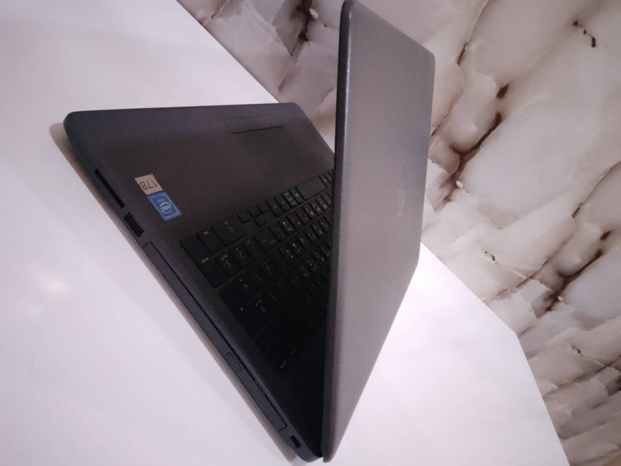 الابتوب hp💻
السعر (220)وبي مجاال 🔥🔥
المعالج (Processor): Intel Celeron N4020 بتردد 1.10 جيجاهرتز.الذاكرة العشوائية (RAM): 4 جيجابايت.كرت الشاشة (Graphics Card): Intel UHD Graphics 600 بحجم 128 ميجابايت.التخزين (Storage): مساحة إجمالية تقارب 466 جيجابايت (يُحتمل أن يكون هارد HDD أو مساحة متبقية).نوع الجهاز: HP 250 G7 Notebook PC.الاستخدامات المناسبة لهذه المواصفات:تصفح الإنترنت بفتح عدد محدود من التبويبات.استخدام برامج الأوفيس مثل الكتابة وعروض التقديم.مشاهدة الفيديوهات بجودات متوسطة.غير مناسب للألعاب الحديثة أو برامج التصميم والمونتاج الثقيلة.
العلوان البصره القبله شارع حي القائم ❗

رقم الهاتف (***********
