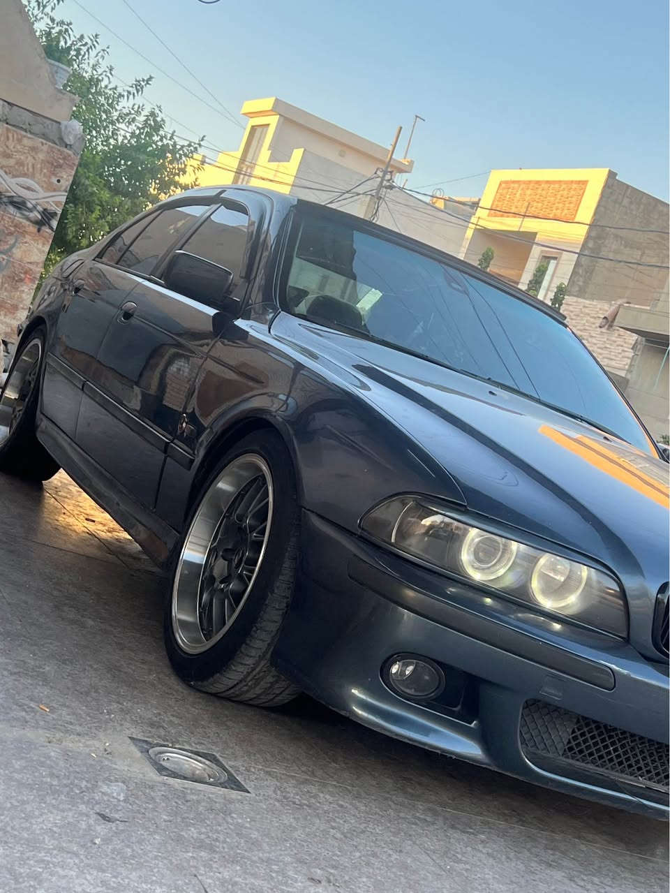 BMW E39 (1996 - Modded to 2003)
کوردی:
 مەکینە: 530 - بەشەرت
 گێڕ: دبل گێڕ (عادی و ئۆتۆماتیک) - بەشەرت
 داعم/لێدراوی: هیچ لێدراوێکی پێوە نییە (بێ لێدراوی)
 تەقە و ڕەقە: پێش و پشتی کەپسە
 کۆندیشن/تەبرید: تەبرید بەشەرت
 لایەت: لایەتی ئەڵقە (Angel Eyes)
 ویل: ویل غەزالی
 ژمارە & بەڵگەنامە: ڕەقەم هەولێر، تەحویل بەشەرت
 غەرامە: 100$ غەرامەی لەسەرە
 شوێن: هەولێر
 نرخ: 64 وەرەقە ($6,400) - مەجالێکی زۆر کەمی تێدایە
 ژمارەی پەیوەندی: ***********

العربية:
 المحرك: 530 - بشرط
 القير: دبل قير (عادي وأوتوماتيك) - بشرط
 الحوادث: بدون أي ضربة (بدون حادث)
 الشاصي/اللغد: أمامي وخلفي كبس (سليم)
 التبريد: شغال وبشرط
 الأنسة/الإضاءة: لايتات حلقات (Angel Eyes)
 الويلات: ويل غزالي
 الرقم والأوراق: رقم أربيل، تحويل بشرط
 الغرامة: عليه 100$ غرامة
 المكان: أربيل
 السعر: 64 ورقة ($6,400) - مجال بسيط جداً
 رقم الاتصال: *********** أربيل, العراق
