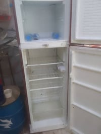 ثلاجة • شبه جديدة