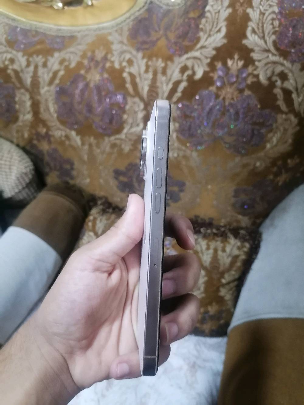 عندي 16 برو ماكس 256 مستخدم بطاريته94 غراضه كامله سعره1350