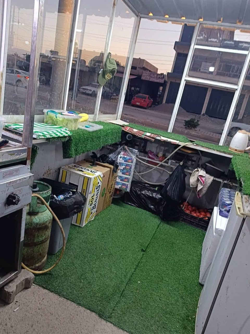 قراض مطعم متكامل وموقع راقي واصل كهرباء مولد وطني بدون نقص بس تجيب مسواگك وتجي ثلاجة ومبرده زغيره خلاطات كلشي موجود كراسي 5 للبيع شلع الشراي يراسل او يتصل وخلي رقمك السعر 550 وبيهن مجال هنه وياهن واير مولد وجوزه جديده واير وطني كلهن موجودات

***********

