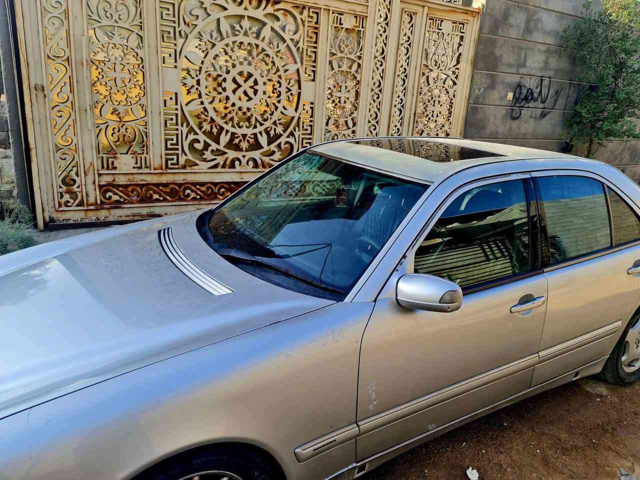 مارسدس ام عيون موديل 2000
محرك  V6لعدل لمرغوب محرك كيرتمام
لون سلفري رقم بغداد
لسعر 97بيهه مجال
لعنوان بصره تنومه
اتصال ***********

نص مكتوب في الصور:
- معارض البصرة ( ساح... رافد البصراوي ٢ د · مرسدس ام عيون موديل 2000 محرك v6سلندر عدل المرغوب محرك كيرتمام لون سلفري رقم بغداد لسعر97بيهه مجال لشراي لعنوان بصرة تنومه اتصال ***********