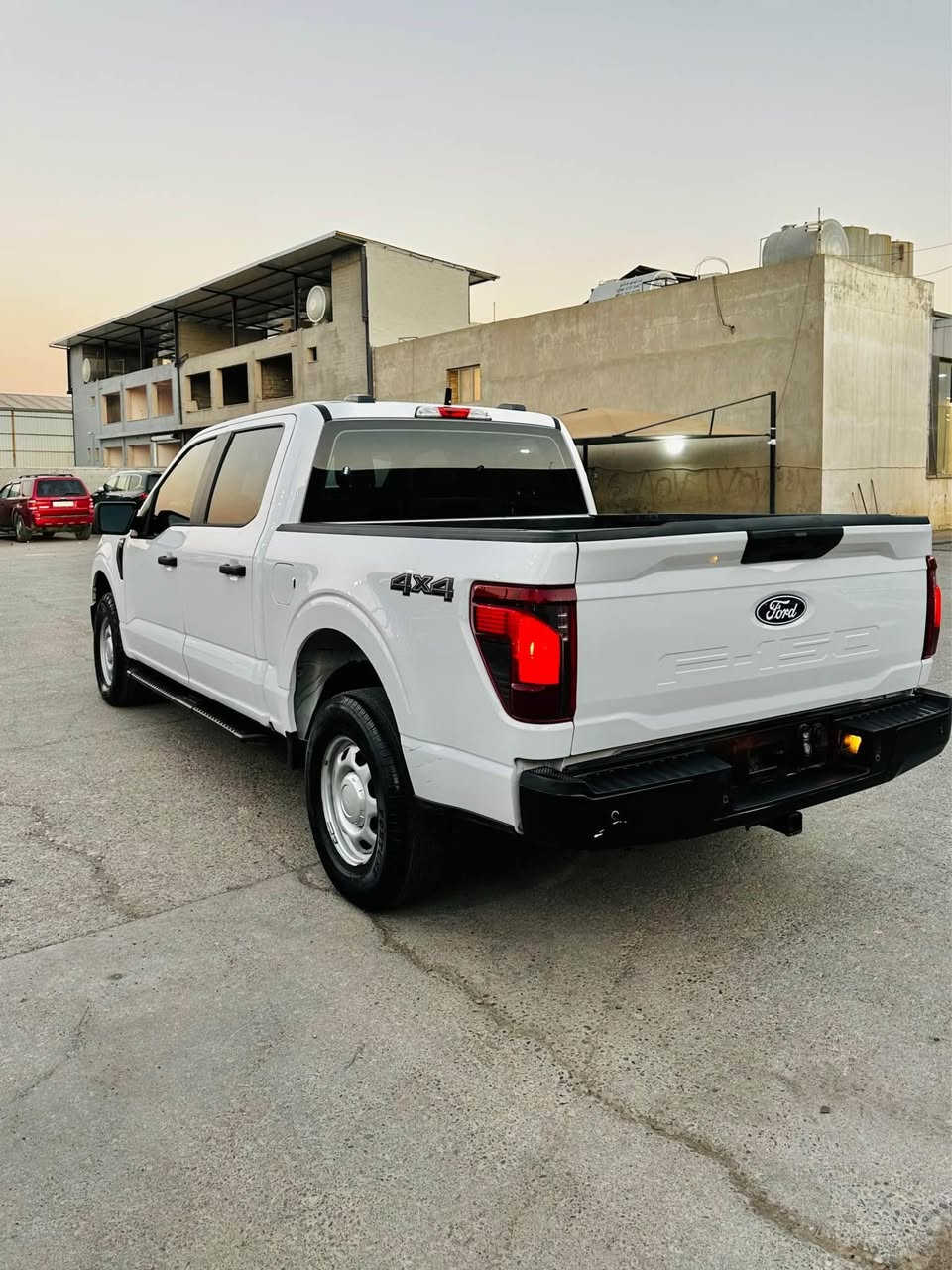 فؤرد 2024 FORD F-150 XL مواصفات XL شاشه ئايپادي گه وره گيچ ئه ليكتروني رادار پيش و پشت خه تي جاده  ده بل ئه كسل  4X4 سياره كه پيش كپس بي ارباگ لايت ليد چوار حه دسه  كاميرا حه ساس 29  هه زار رويشتيه 8پستن AWD بس ربع درگاي پيش سبغ يك درگا بيلادي گير مكينه دبل اكسل راديته ر به رد هه موو به شه رت بيلادي سعر 299 هندك مجالي تيدايه.                     
رقم شانصي 1FTFW1L52RKE84437
                                                                                  رقم  واتساب ***********
*********** أربيل, العراق
