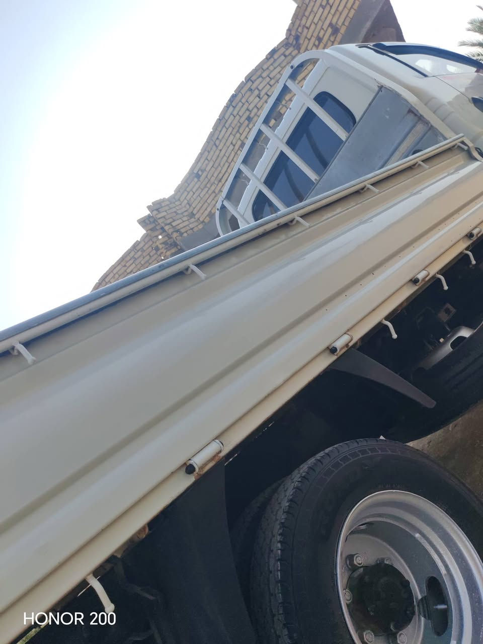 موديل ٢٠١٥ • ماشيه ١٨٠ألف • نضيفه