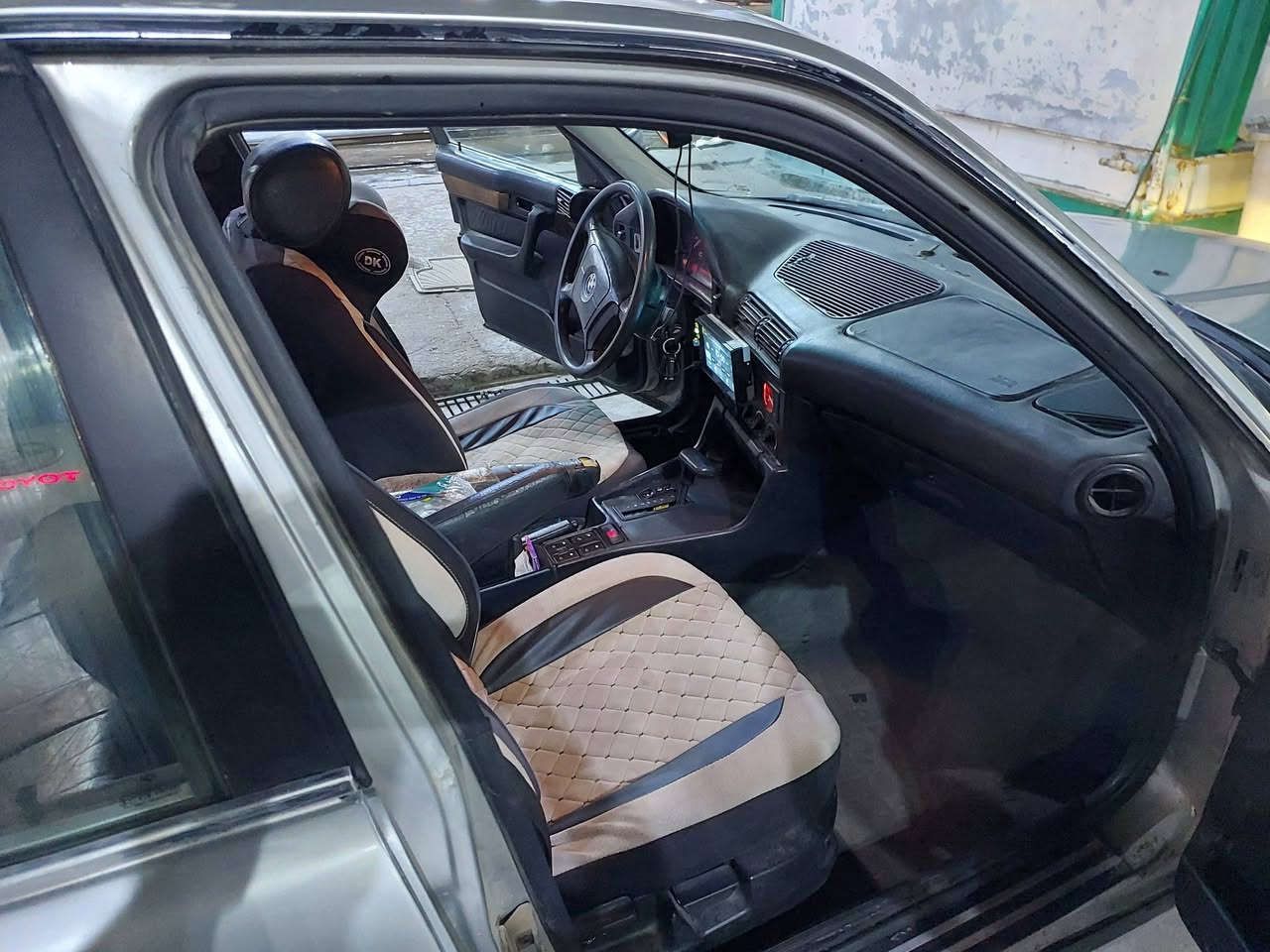 السلام عليكم....
للبيع Bmw 525 1991 
ضفيرة وعقل جديد 
ادامة كاملة لمنظومة البنزين
مشدود عليها منظومة غاز المانية
التبريد شغال
كهربائياتها مابيها جطل
الكشن الخلفي سليم
الكشنات الامامية بيها شك بالكعدة
رقم بغداد مشروع وطني 
متوفر واتساب ***********
السعر ٣٥ ورقة
مكان السيارة بغداد الدورة
