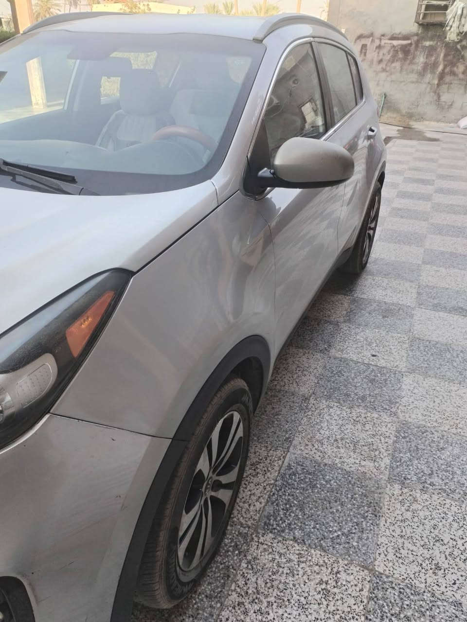 كيا سبورتج ٢٠١٧ وارد امريكي  
   تحكم ستيرن محرك 2400 السعر ١٢٠ وبيه مجال بصيط مكان بابل للاتصال *********** يوجد واتساب السياره باسمنه بيه ٣ قطع صبغ بدون دواخل
