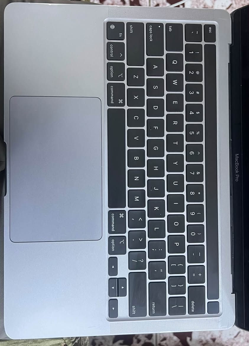 للبيع: MacBook Pro M1 (2020)
المواصفات: شاشة Retina 13.3 إنش | معالج Apple M1 | رام 8 جيجابايت | تخزين 256GB SSD | شريط Touch Bar وبصمة Touch ID.  

 الحالة: نظيف وبحالة جيدة 85%.
 السعر: 1،000،000 مليون .
 المكان: بغداد - البياع.
 للتواصل:
 اتصال: ***********
 واتساب: ***********

🔴 لا اتواجد على الماسنجر

