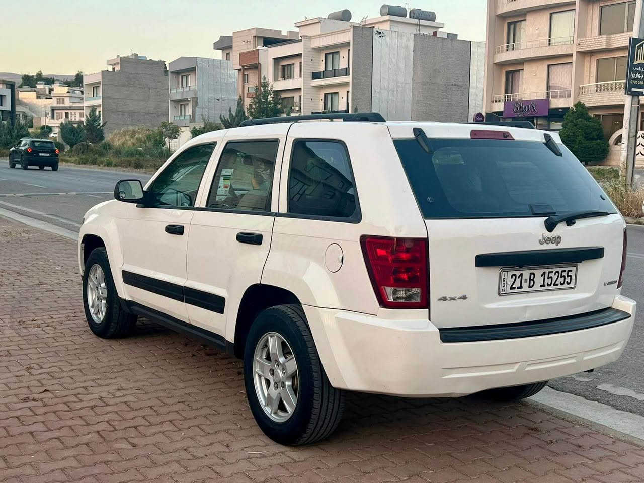 بسم الرحمن الرحيم 
jeep laredo 2005
***********
١ پارچەی بۆیاخە 
هەموو گیانی بە شەرت ماڵی دۆستە 
دەبڵ اکسل گێرو مەکینە بەشەرت 
سەنەوی تازە 
تایە تازە 
سعري٨٥  گەڵايه
موشته ري نيت سه رمان مه يه شێنە مەسج مەکە         رەقەمی ساحێبیم داناوە السليمانية, العراق
